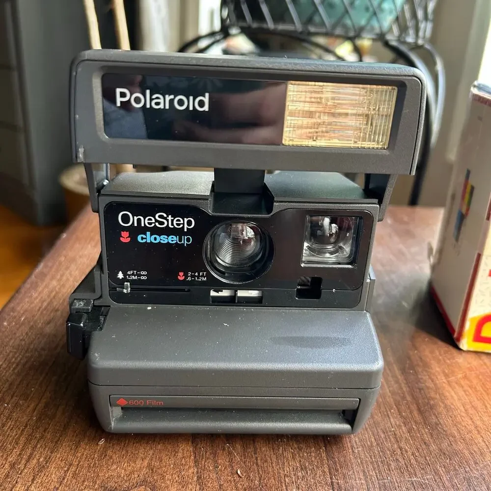 Polaroid Instant Camera 600 One Step Close Up Black w/ Box